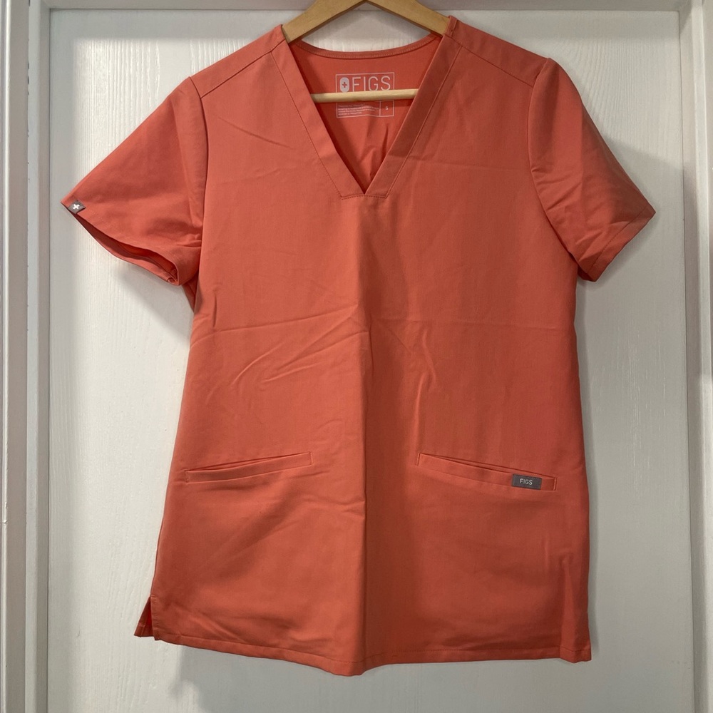 Figs Casma 3-pocket Scrub Top in Coral Pink. Size S